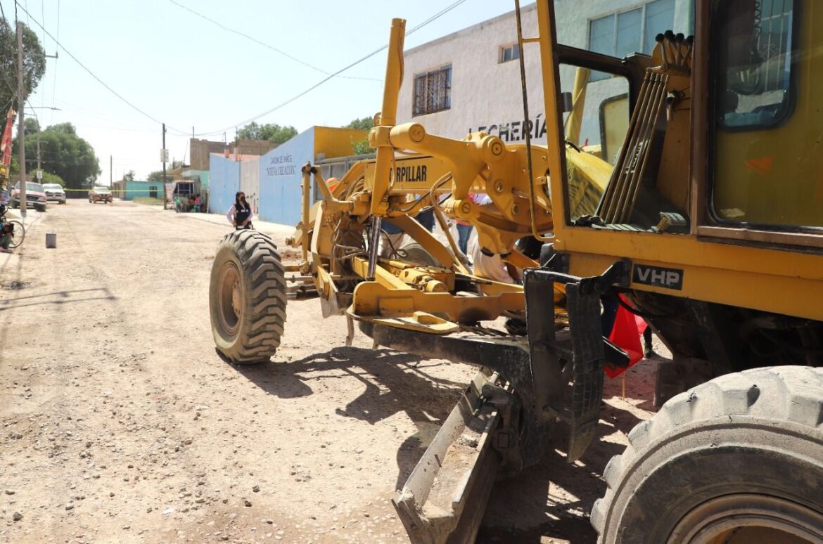 “Vialidades PotoSÍnas en tu colonia” llega a Los Magueyes, con la pavimentación de la calle Xoconostle