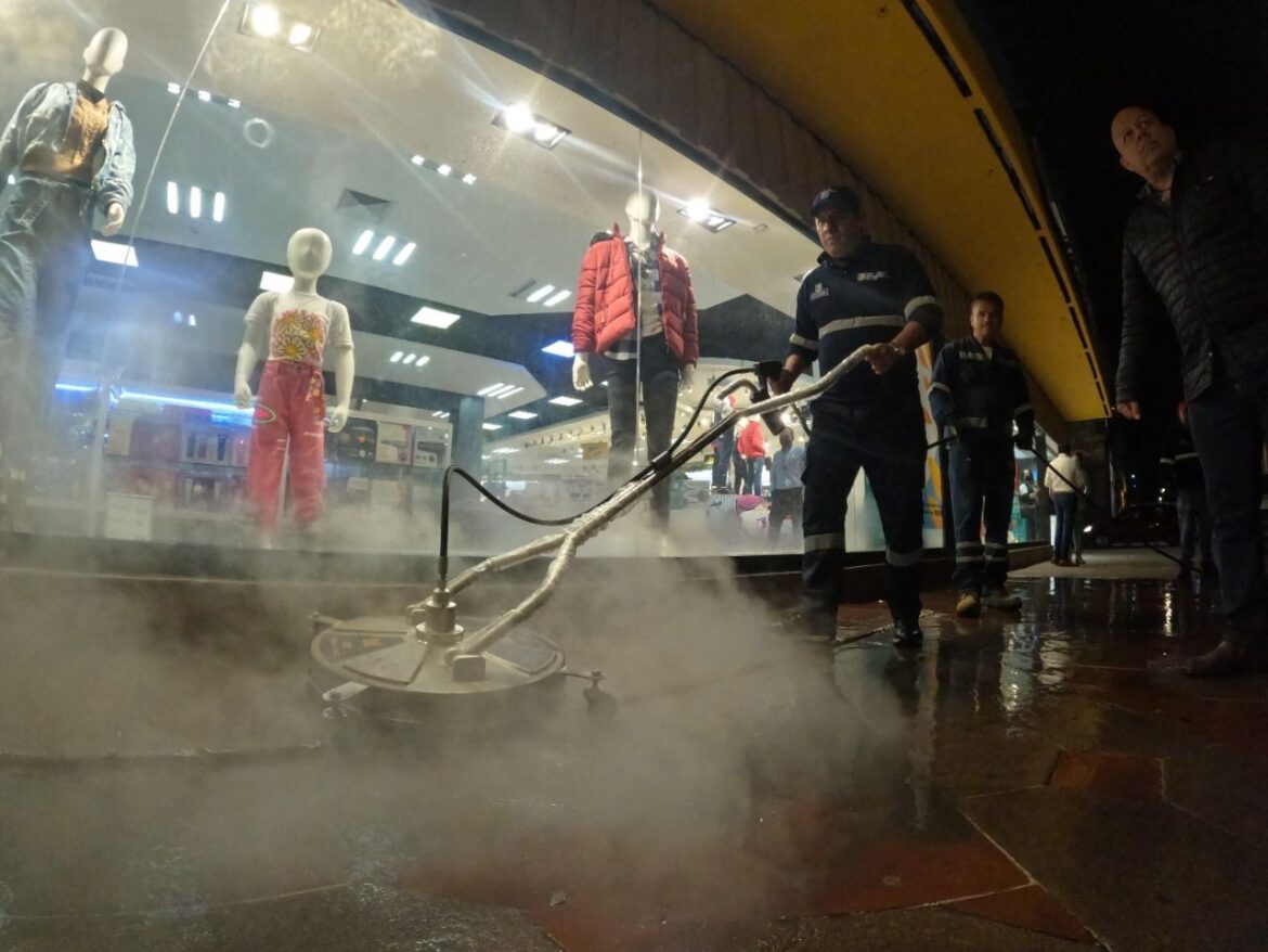 El Paseo Esmeralda recupera el rojo original de su cantera, gracias a los trabajos del Gobierno de la Capital