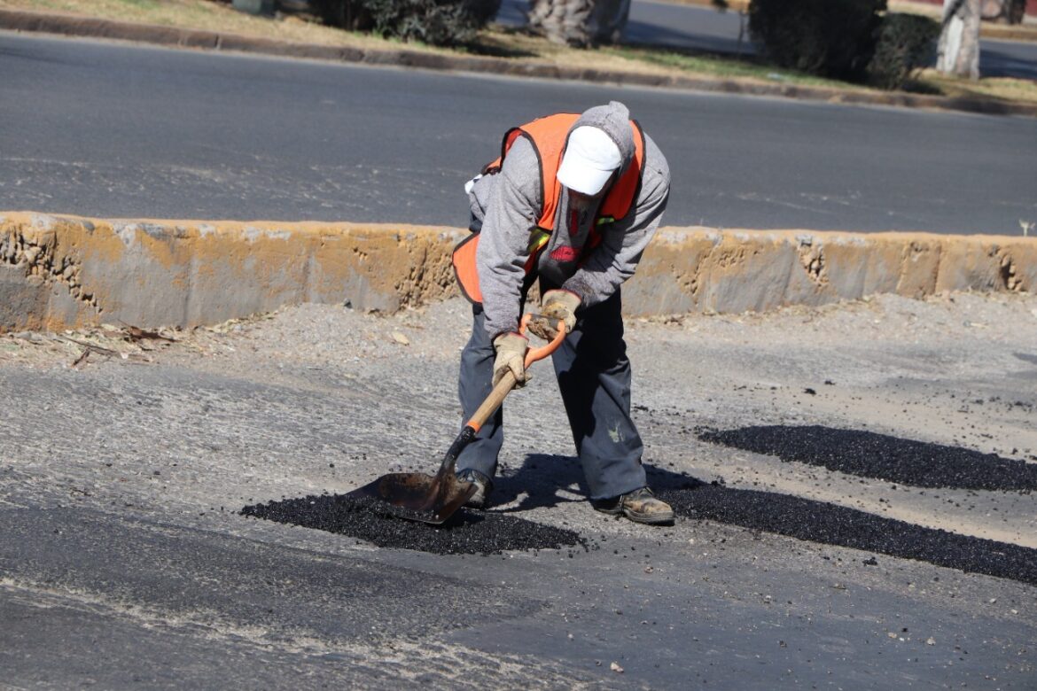 Gobierno de la Capital mantiene intensos trabajos de bacheo en colonias y delegaciones de la Capital