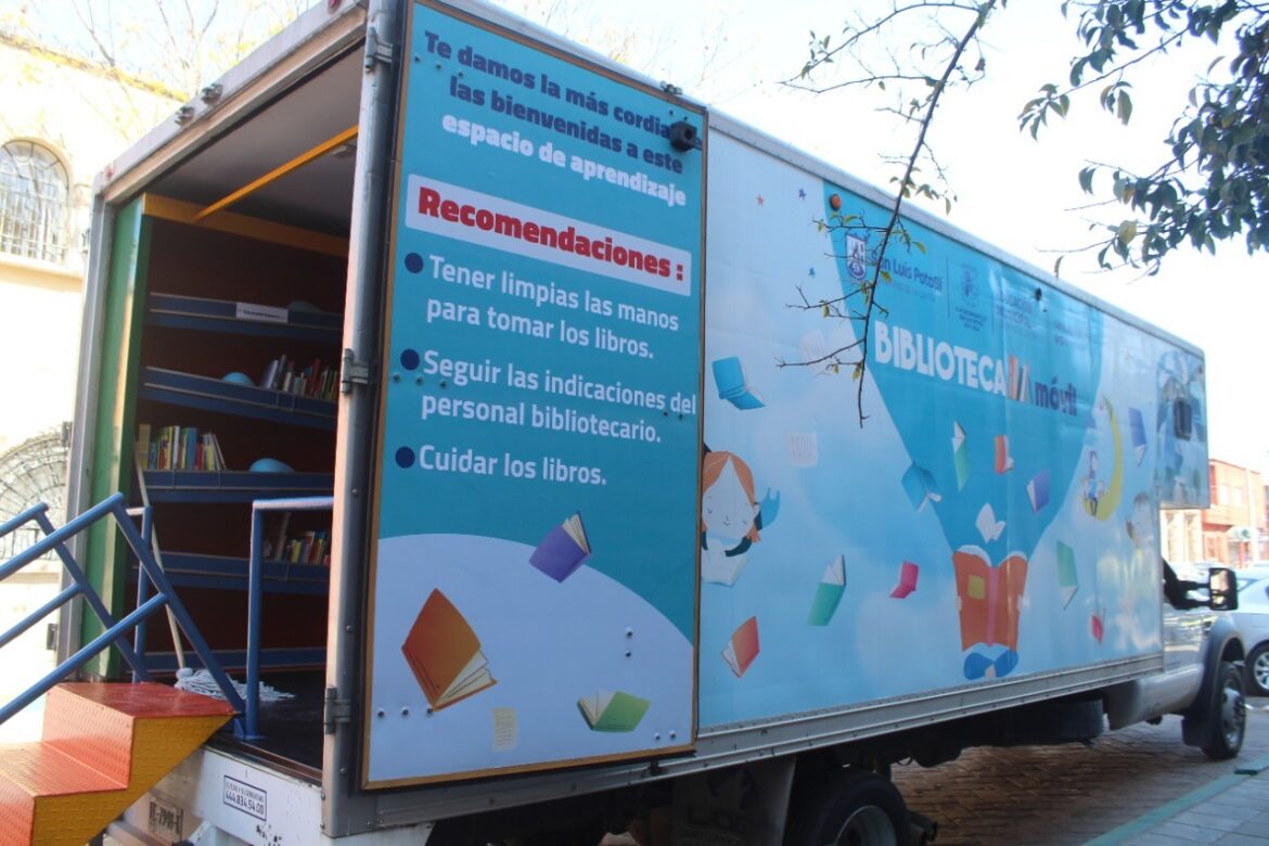 Ayuntamiento de San Luis Potosí fomenta la lectura en las calles, con la Biblioteca Móvil