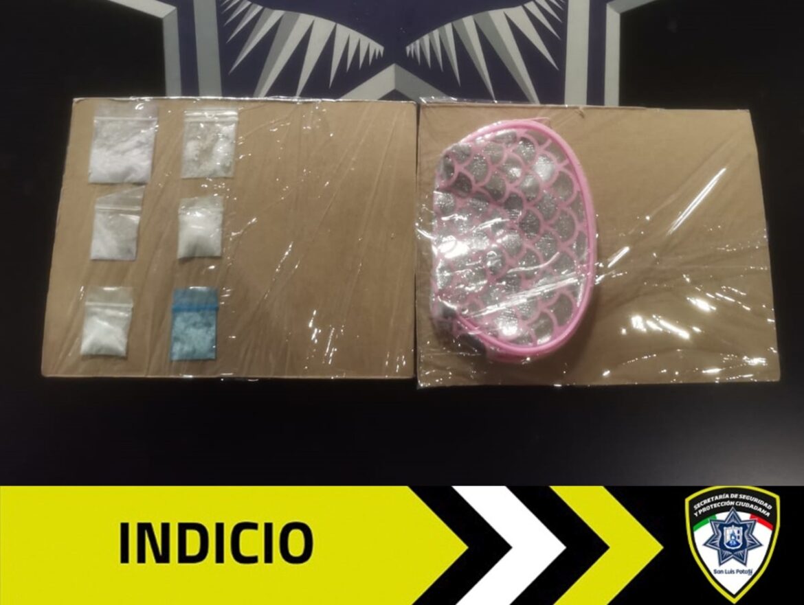 En Valle Dorado, agentes de la SSPC detectan a adolescente en posesión de droga