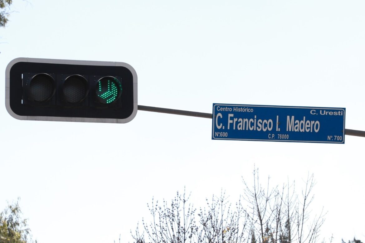 El proyecto de semaforización del Gobierno de la Capital ordenará la vialidad en 400 cruceros de la ciudad: Alcalde Enrique Galindo