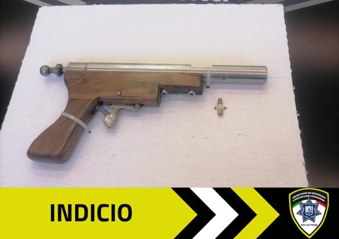 Guardia Municipal detiene a hombre por portación de arma hechiza