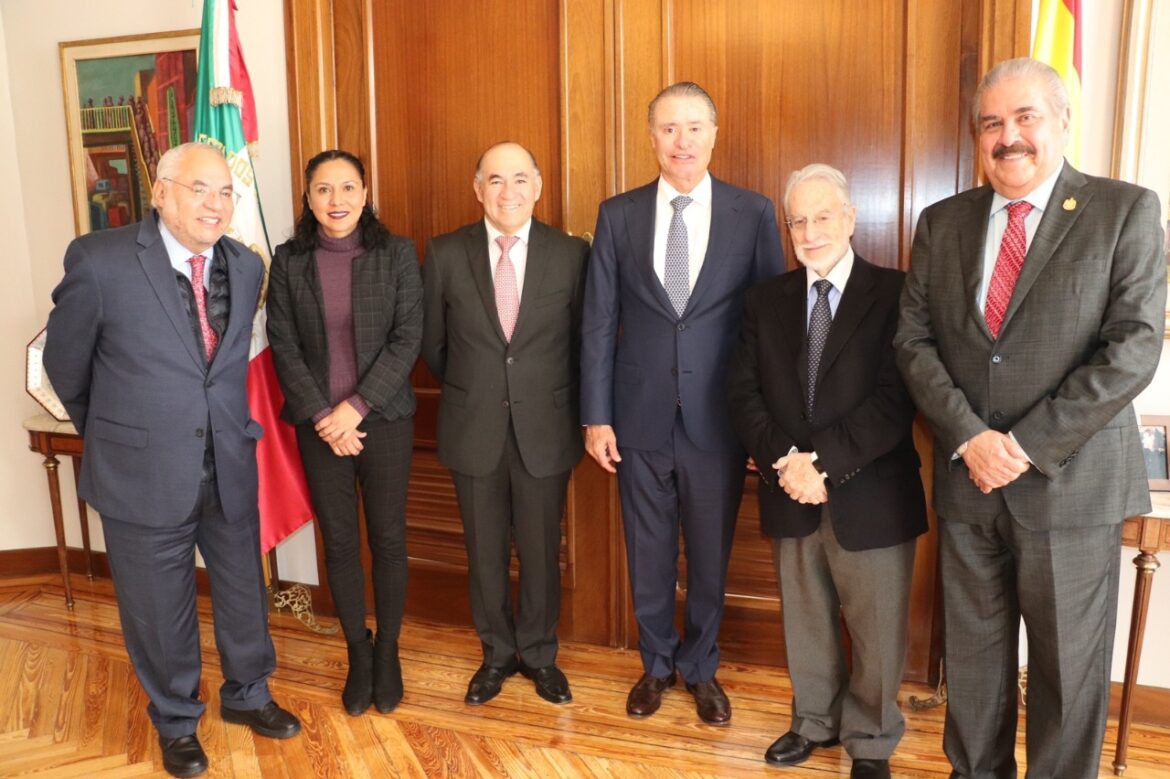 Alcalde Enrique Galindo y Embajador Quirino Ordaz acuerdan promover a SLP en España