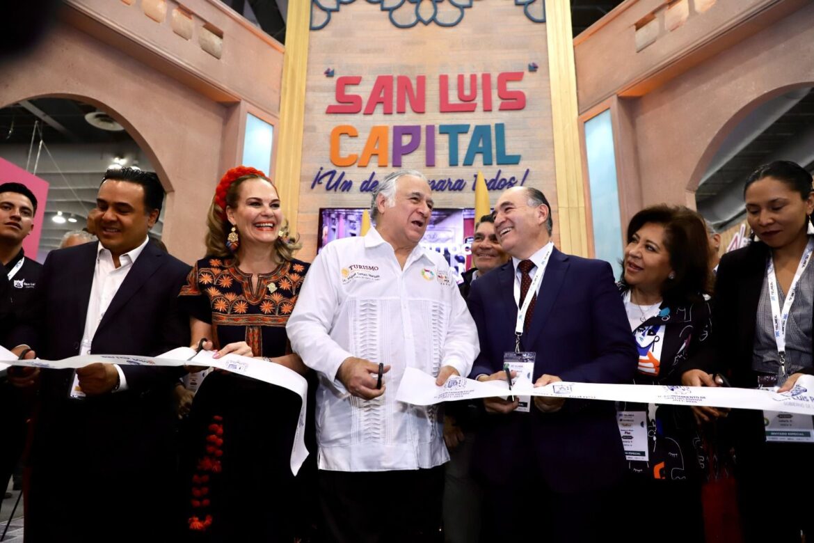Secretario Miguel Torruco y Alcalde Enrique Galindo inauguran el módulo de San Luis Capital en el Tianguis Turístico 2023