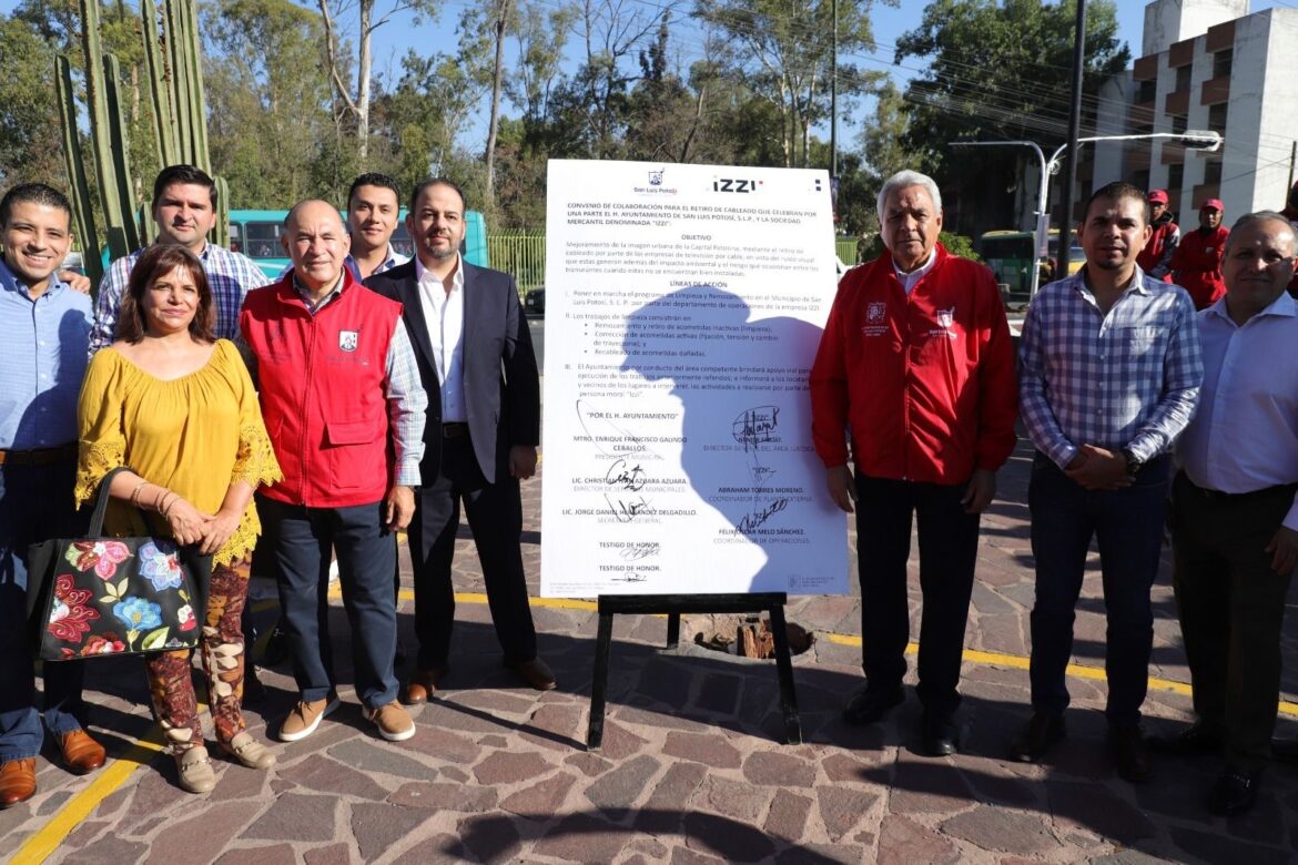 Ayuntamiento e Izzi acuerdan retiro de cableado, para disminuir la contaminación visual