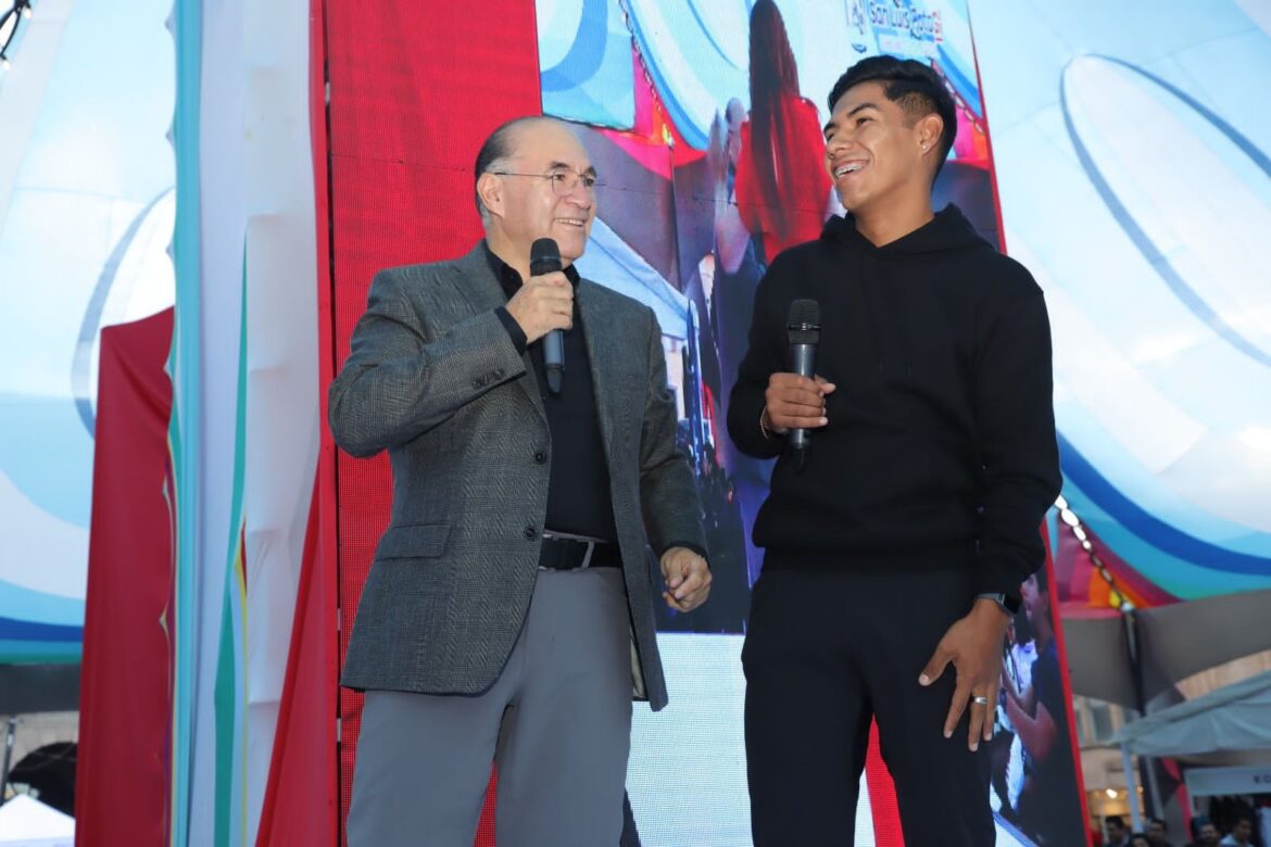 En Plaza de Fundadores, Nairo Quintana inspira a los potosinos a construir el éxito con disciplina