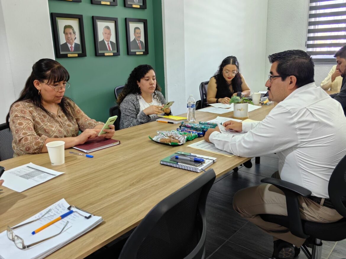 Comercio Municipal atiende trámites de usuarios de la Zona Industrial