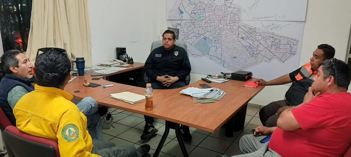 Protección Civil Municipal informa: se suman brigadistas provenientes de Cd. Fernández para el combate al incendio de la sierra de San Miguelito