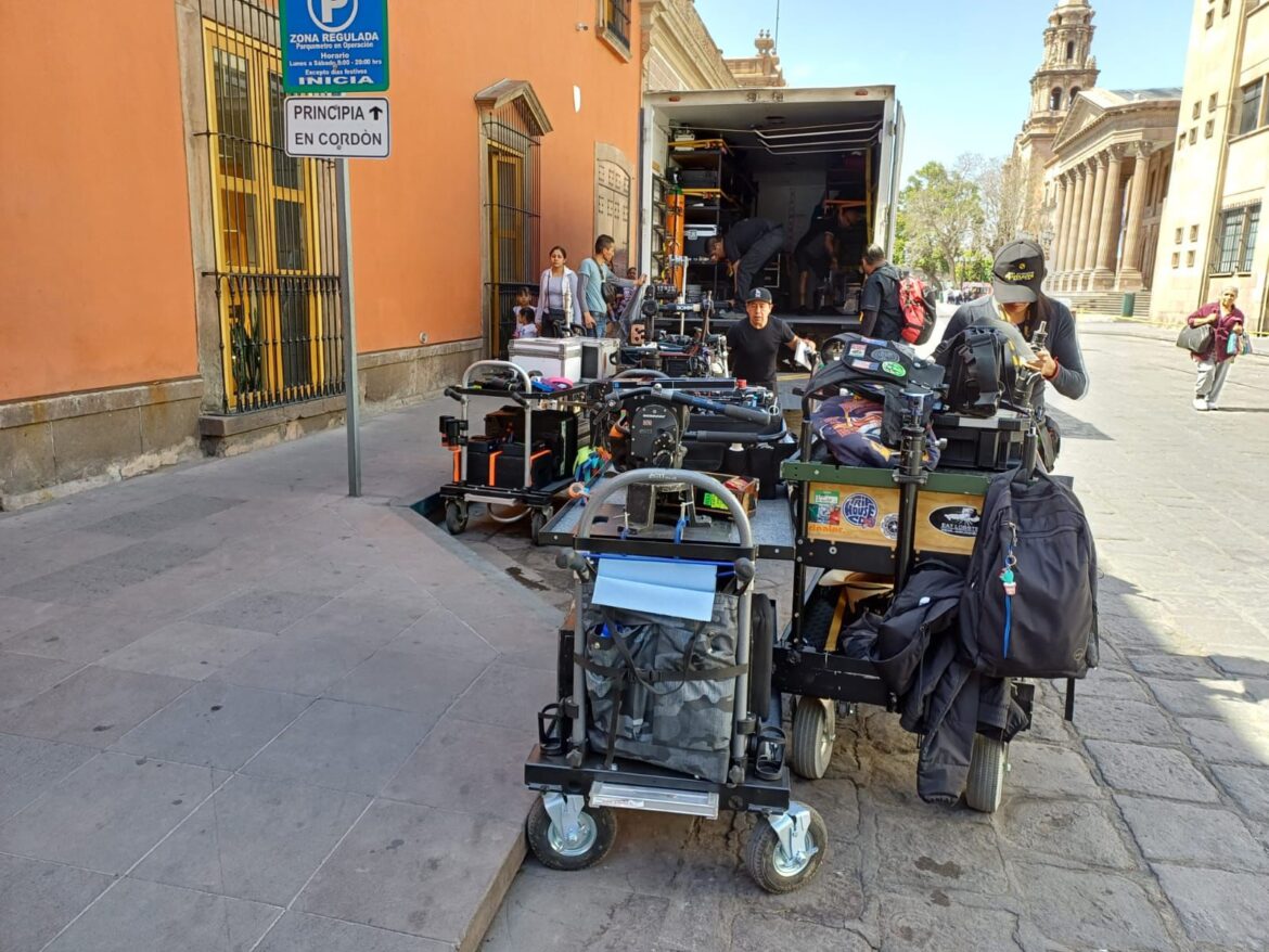 Dirección de Comercio del Ayuntamiento de SLP realiza gestiones en la filmación de la serie “Las Muertas”, de Luis Estrada