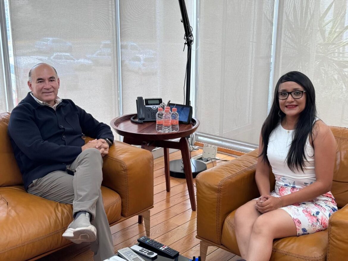 Alcalde Enrique Galindo recibe en un primer encuentro a la Concejal Presidenta de Villa de Pozos María Teresa de Jesús Rivera Acevedo