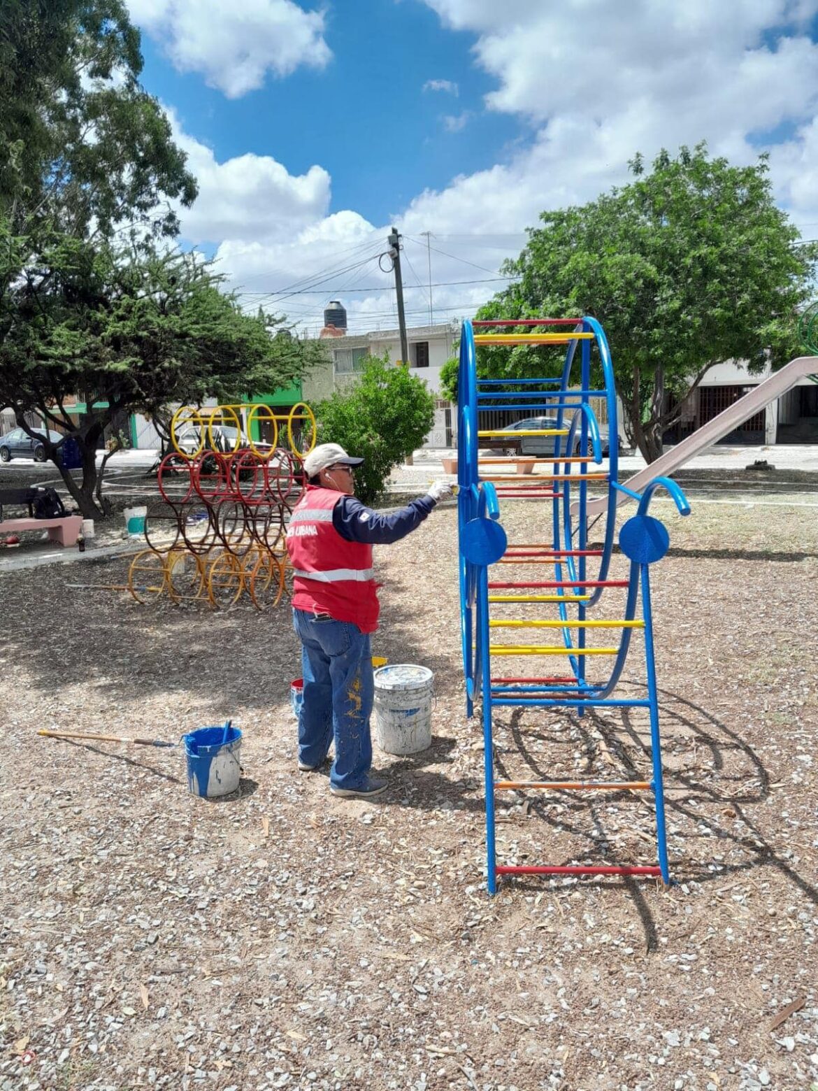Cuadrillas de trabajadores municipales realizan trabajos nocturnos en diferentes puntos de San Luis Capital