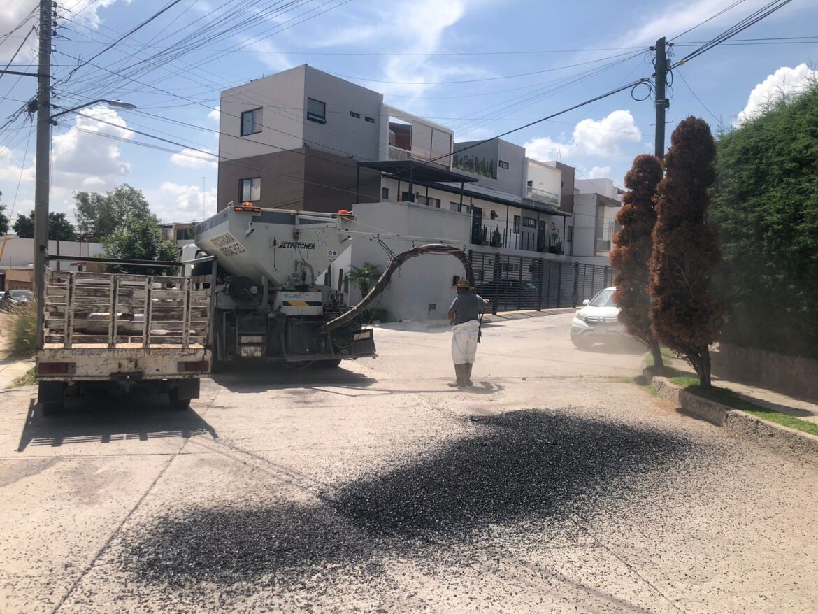 Gobierno Municipal avanza en atención a las calles y avenidas, con trabajos de bacheo emergente