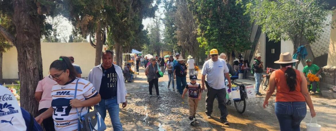 Más de 100 mil personas ingresaron a los panteones municipales de San Luis Capital