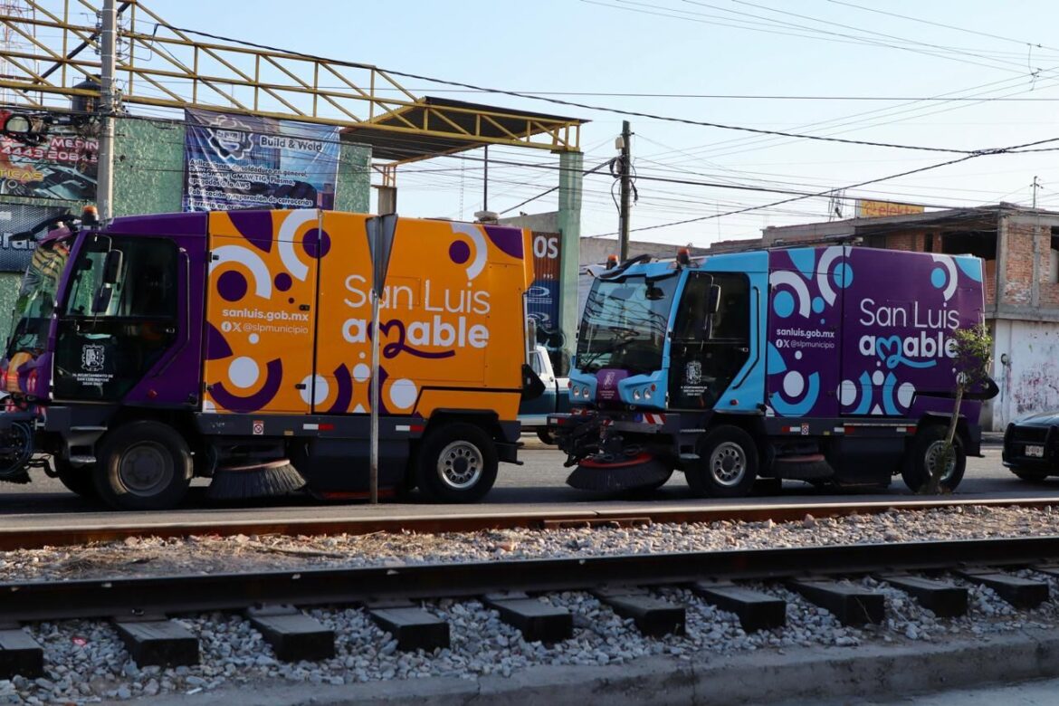 Alcalde Galindo entrega rehabilitación del área comercial del tianguis de Las Vías