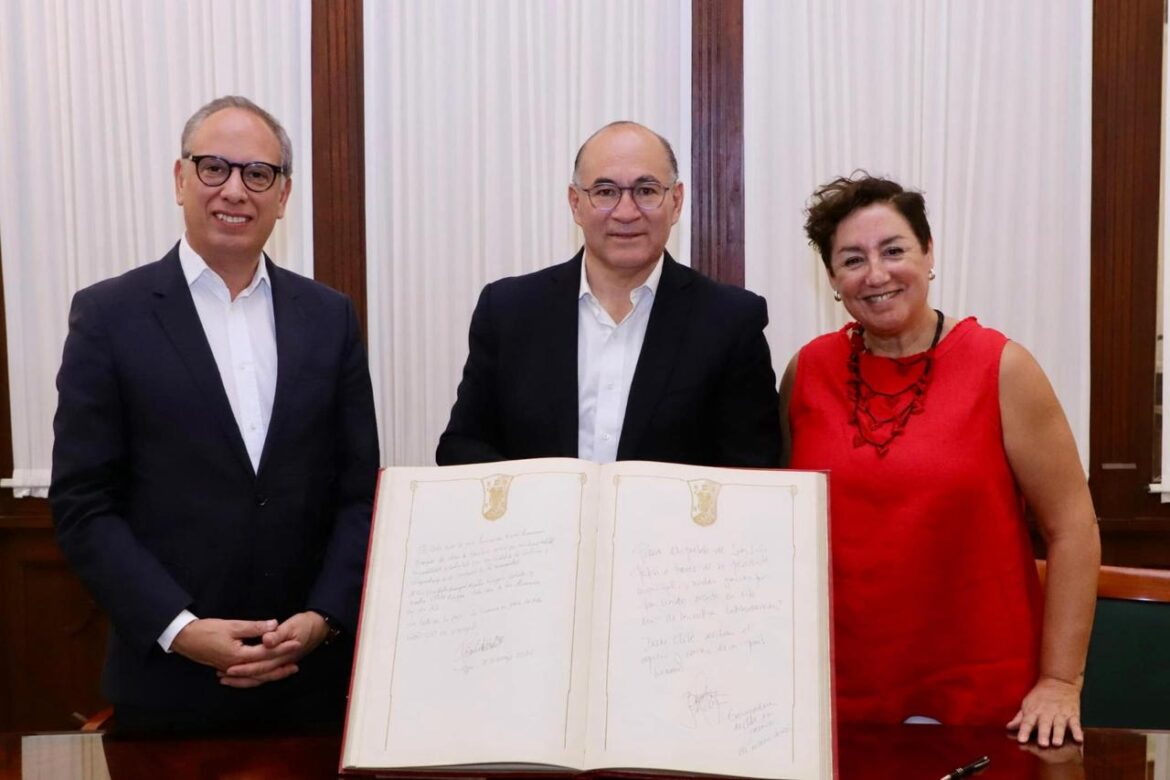 Fuertes lazos culturales de San Luis con Chile y Uruguay: Alcalde Galindo recibe a los embajadores*