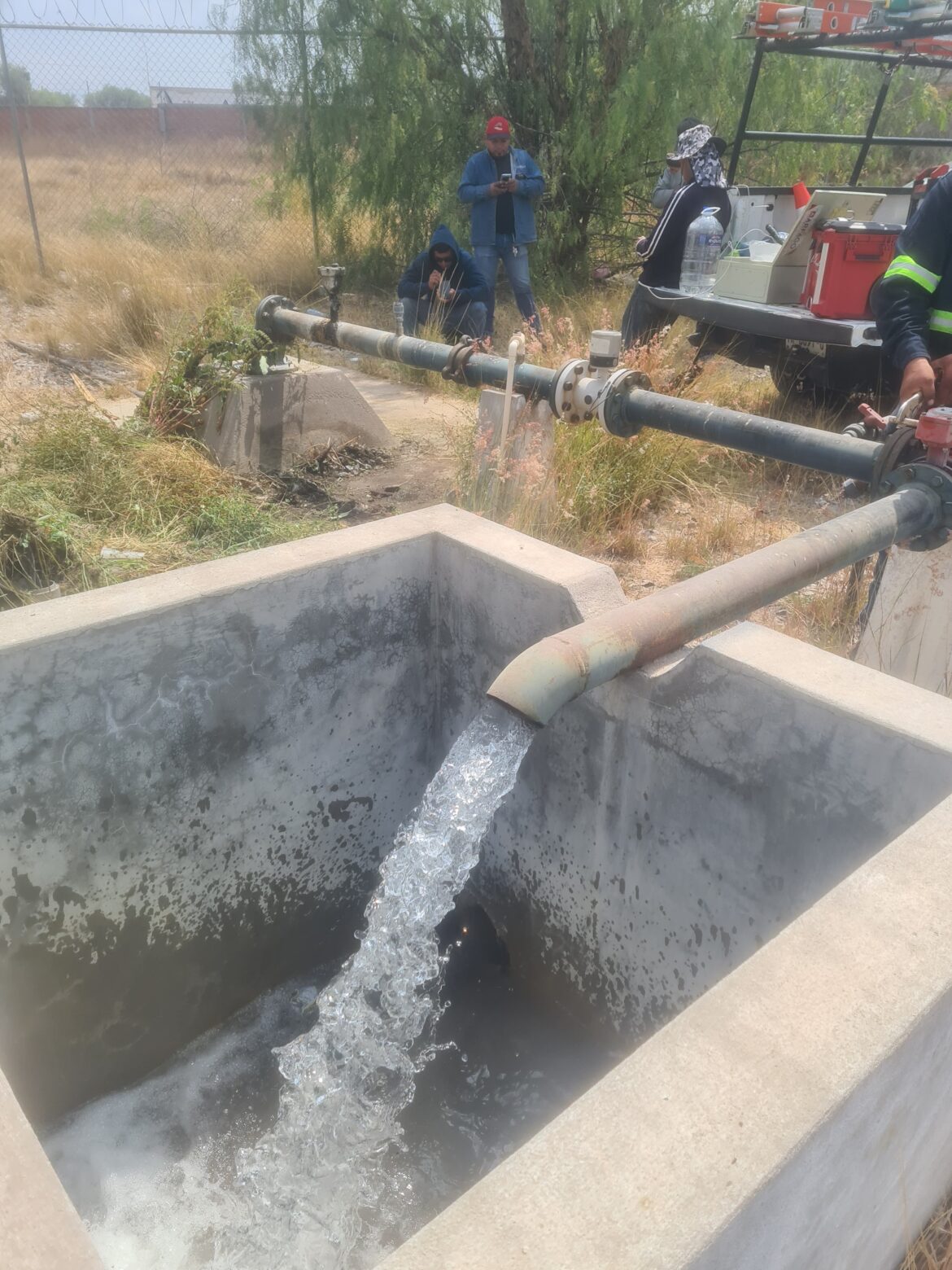 Interapas restablece suministro de agua para colonias de Villa de Pozos.