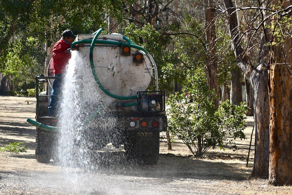 Gobierno de la Capital riega el Parque de Morales con agua no potable para cuidar el medio ambiente