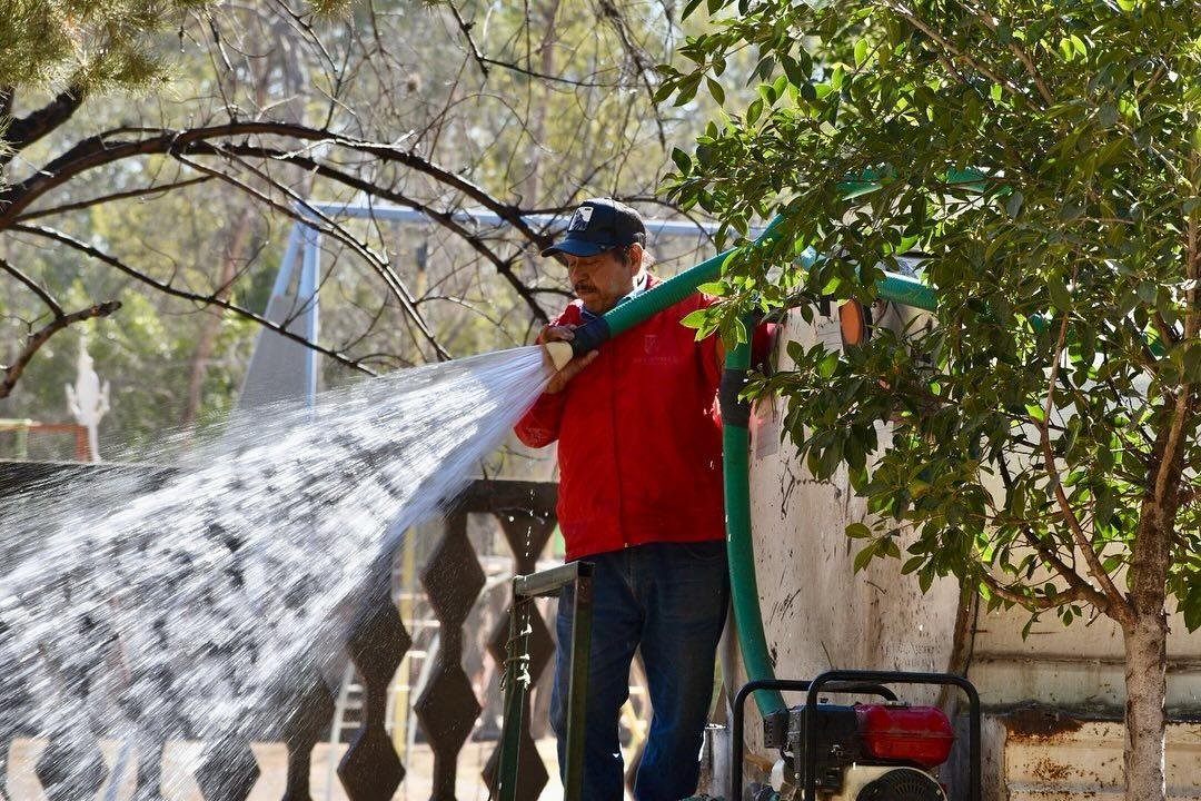 Gobierno de la Capital refuerza riego en Parque de Morales