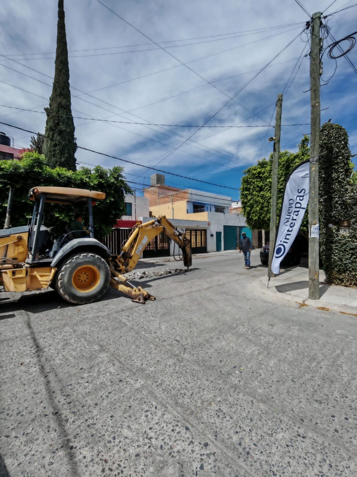 Interapas inicia sustitución de drenaje en calles de “Prados Glorieta”