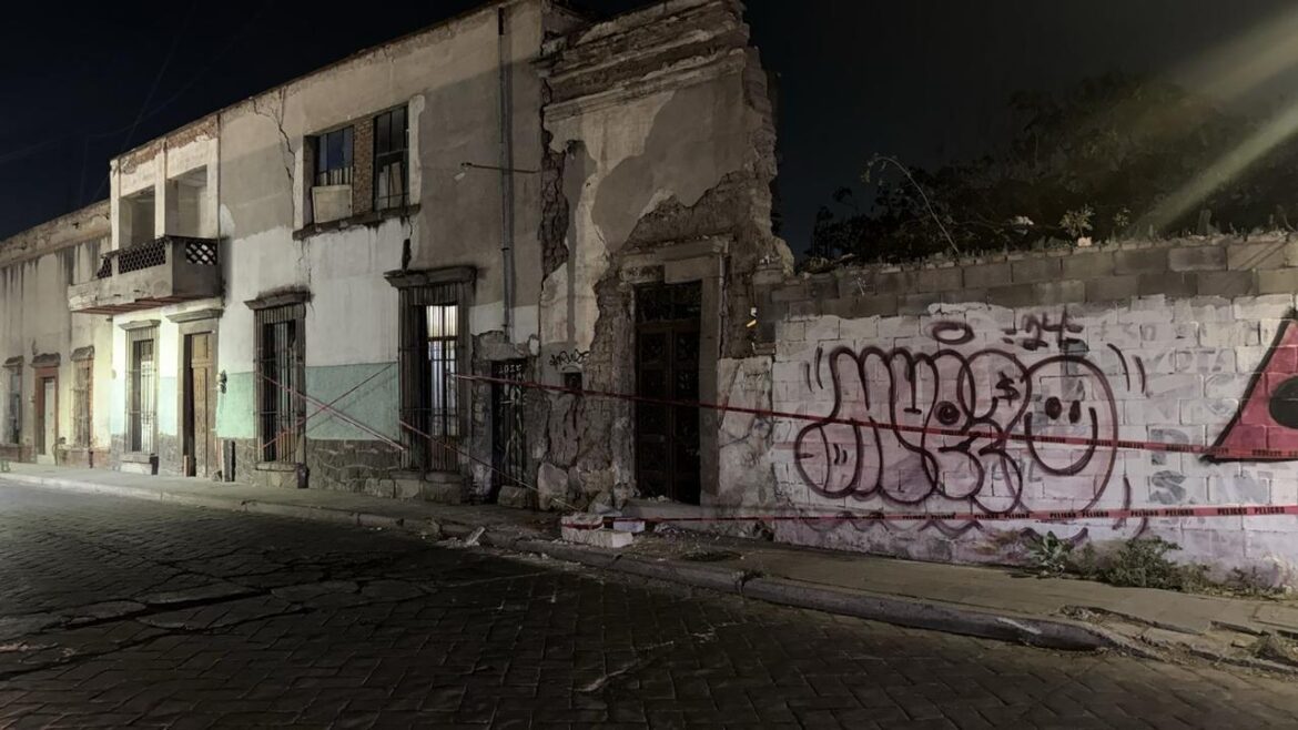 Atiende Gobierno de la Capital colapso de finca en el Barrio de San Sebastián