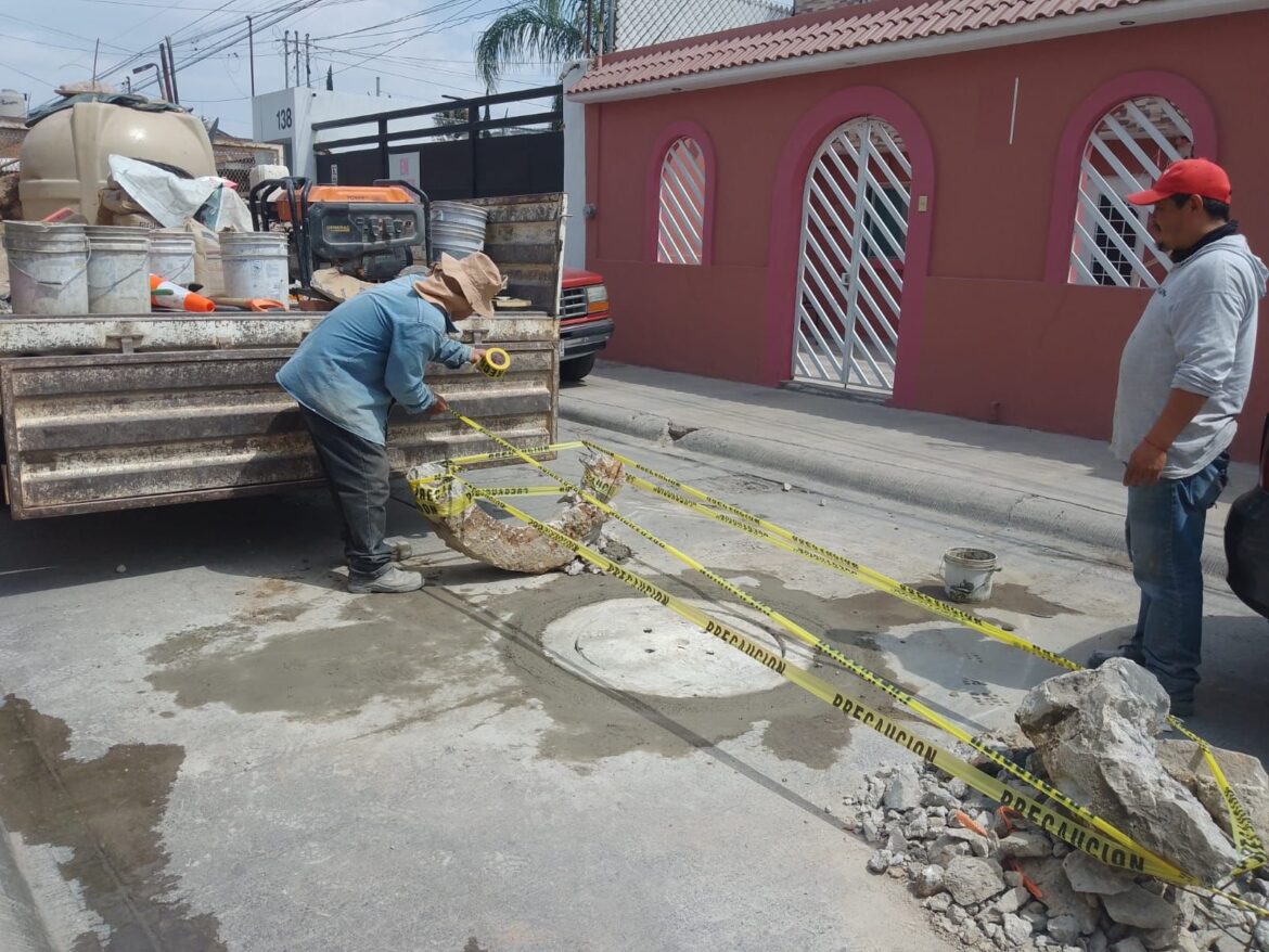 Interapas repone tapas de drenaje para evitar riesgos a la ciudadanía
