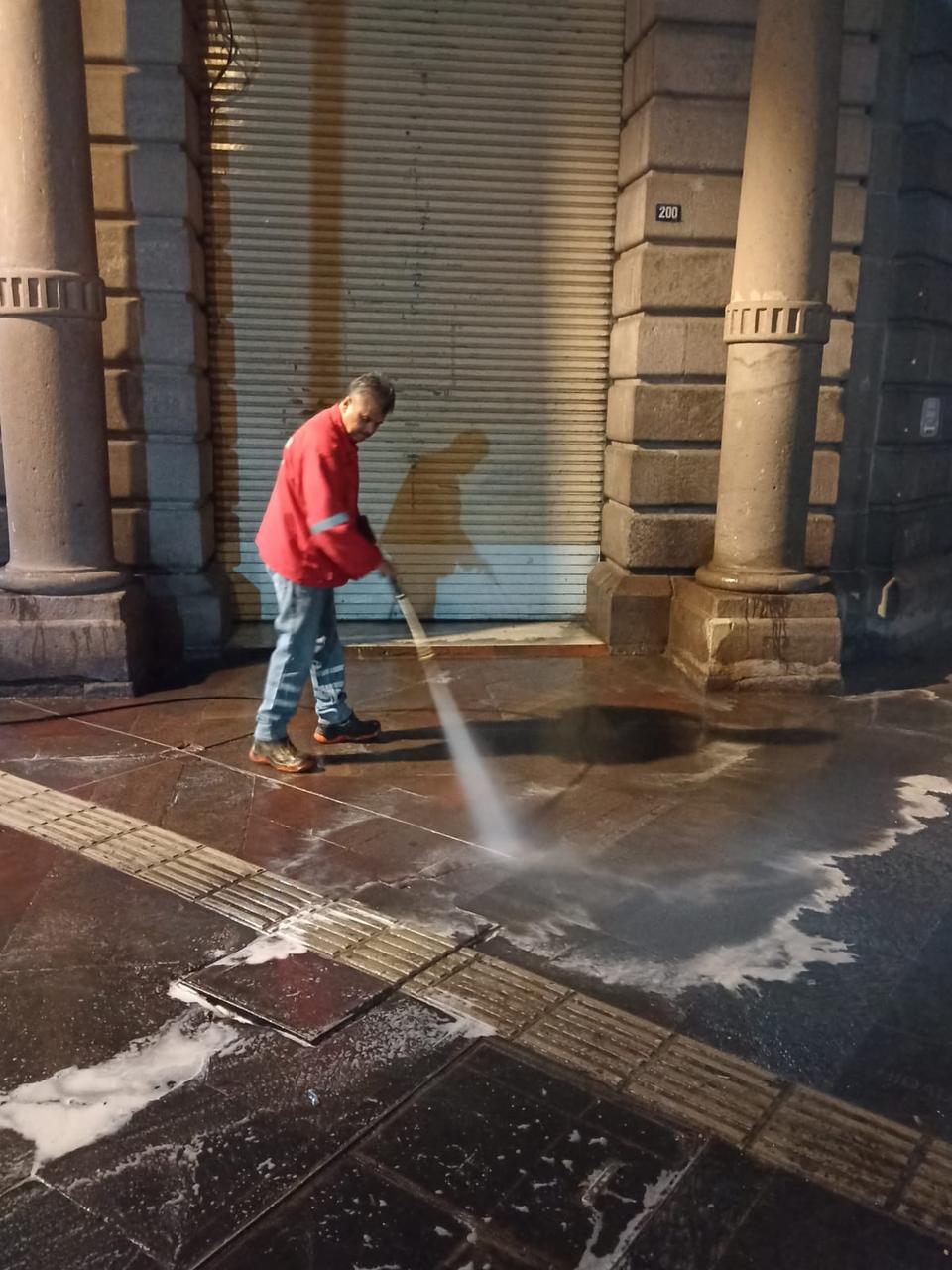 Continúa el rescate del Centro Histórico: Gobierno de la Capital realiza hidrolavado en el pasaje Hidalgo