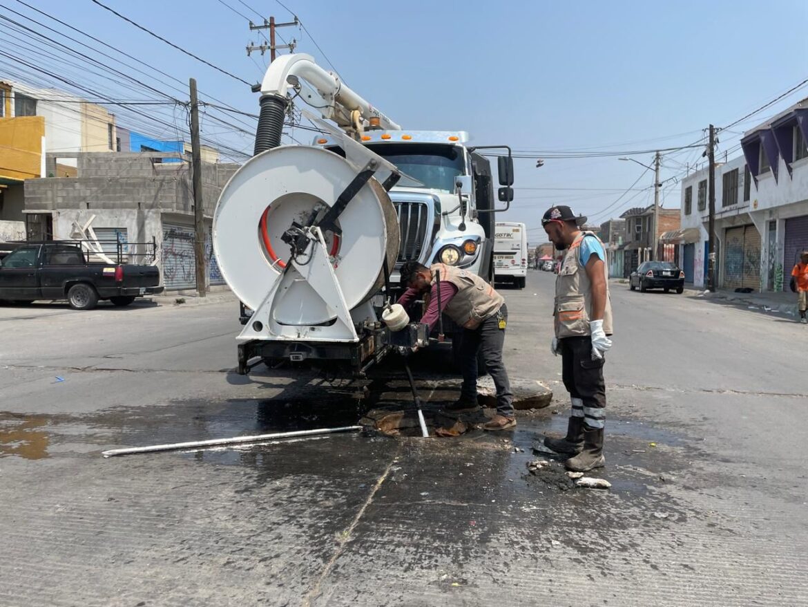 En avenida Salk, Gobierno de la Capital refuerza acciones preventivas por temporada de lluvias