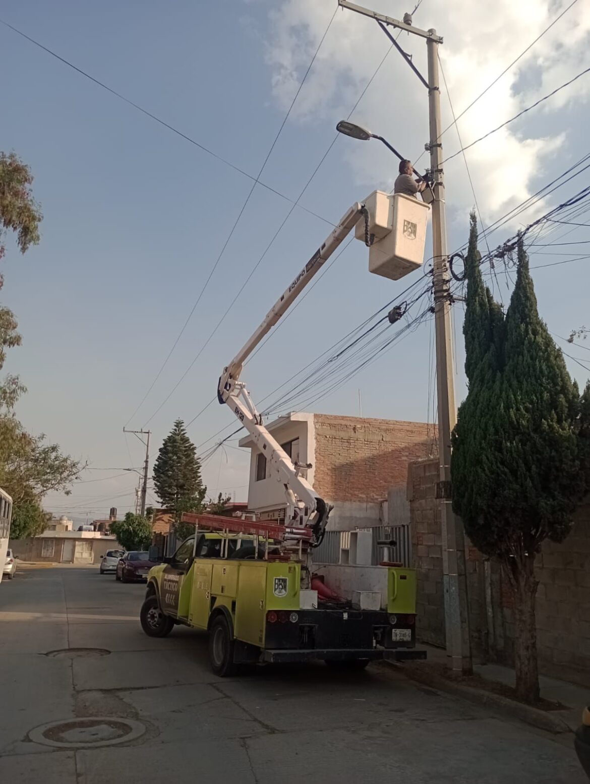 Cumplen compromisos de “Capital al 100” con instalación de Alumbrado Táctico en varias colonias de SLP