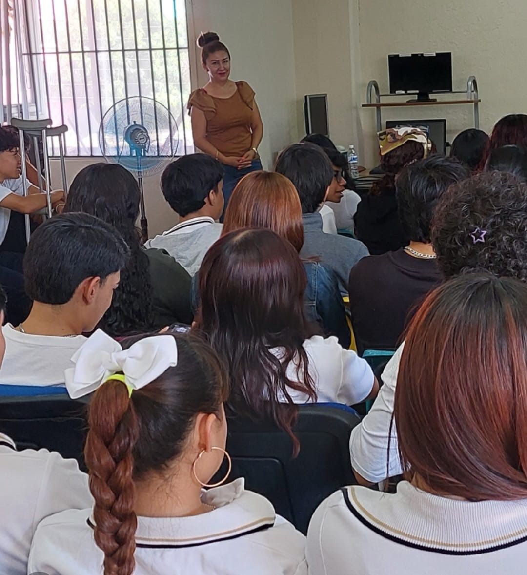 Jóvenes de SLP reciben pláticas de dependencias municipales para evitar situaciones de riesgo