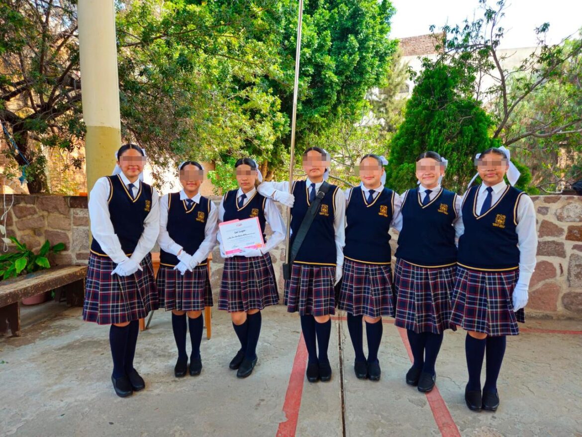 Secundarias del Sistema de Educación Municipal arrasan en concurso de escoltas de la Zona Escolar 09