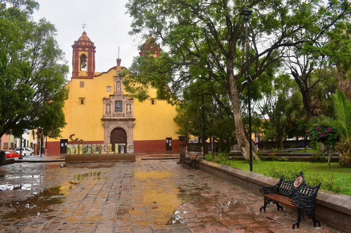 Gobierno de la Capital embellece el Jardín de San Miguelito, ícono del Centro Histórico