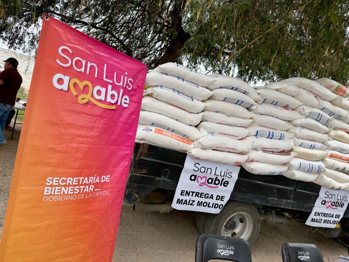 Entrega Gobierno Municipal 37 toneladas de maíz molido a productores pecuarios