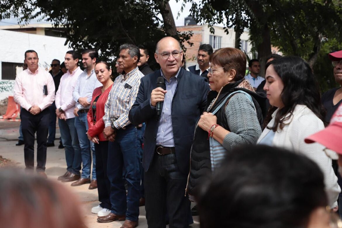 Enrique Galindo entrega obras de drenaje y anuncia plan intensivo de bacheo en toda la ciudad