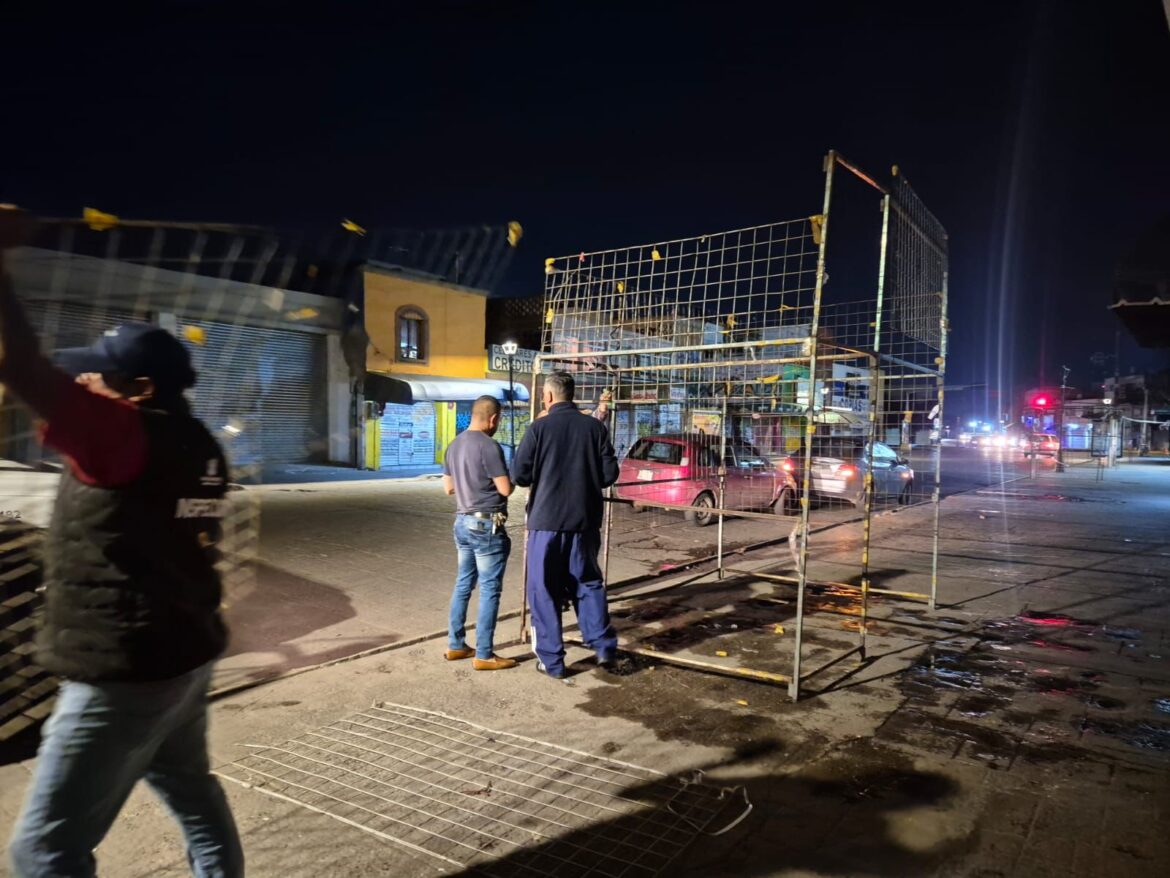 Comercio retira estructuras de puestos ambulantes por incumplimiento de indicaciones