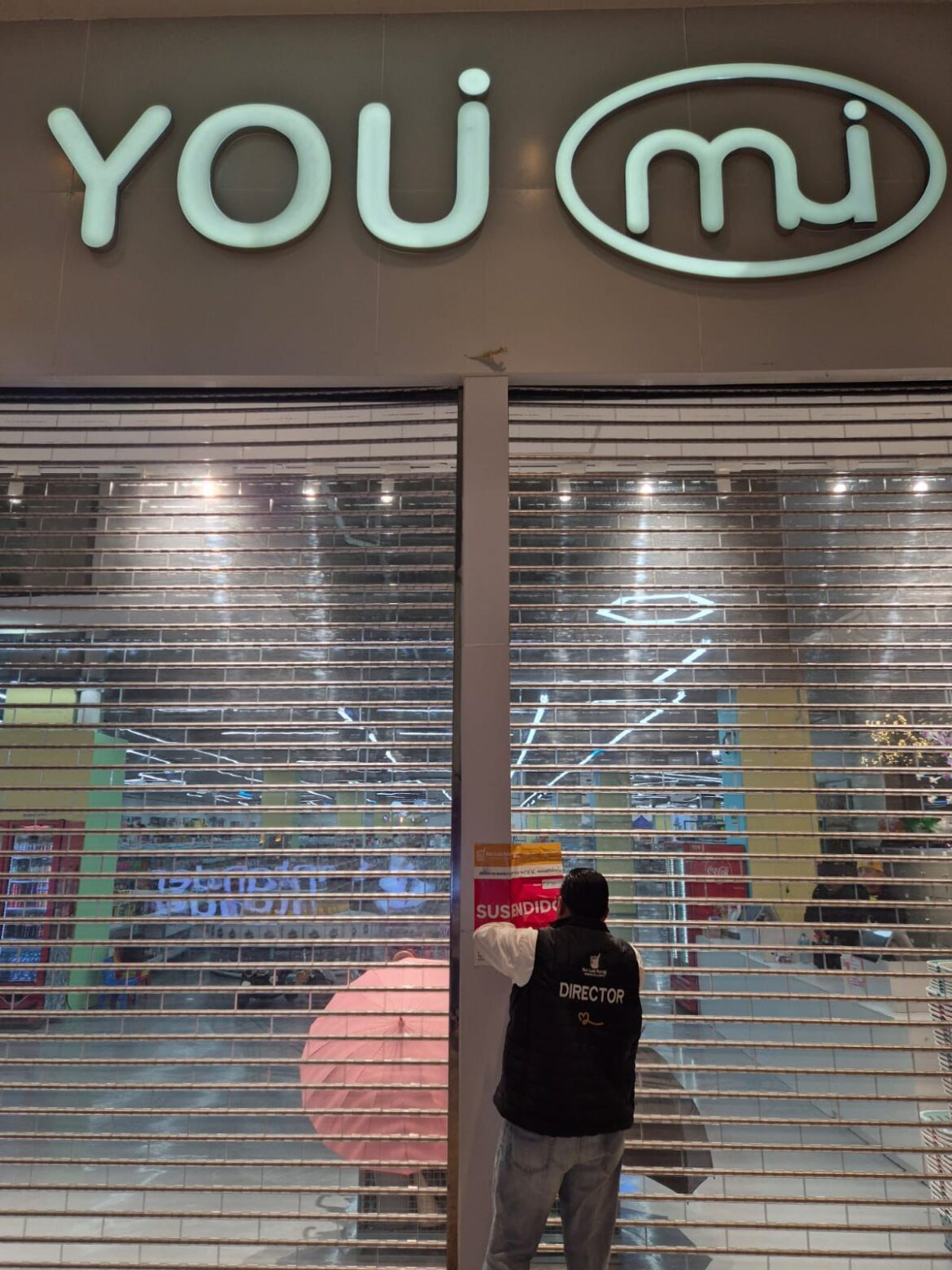 Gobierno de la Capital fortalece las acciones de ordenamiento: clausura tienda china sin licencia en plaza comercial