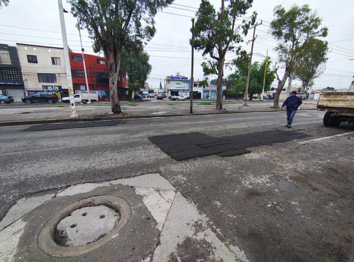 Gobierno de la Capital atiende avenida Hernán Cortés con bacheo emergente ante afectaciones por lluvias