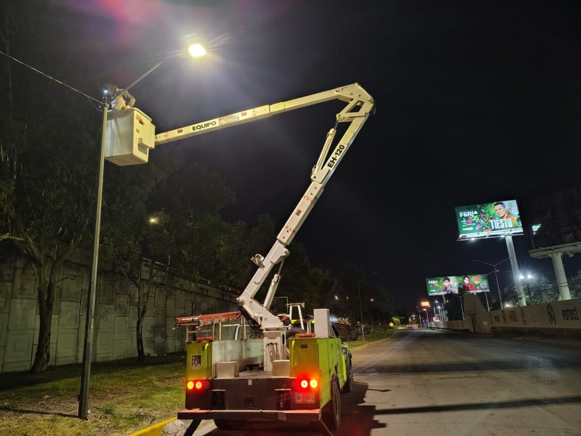 Restablecen alumbrado público en la Calzada de Guadalupe y Salvador Nava