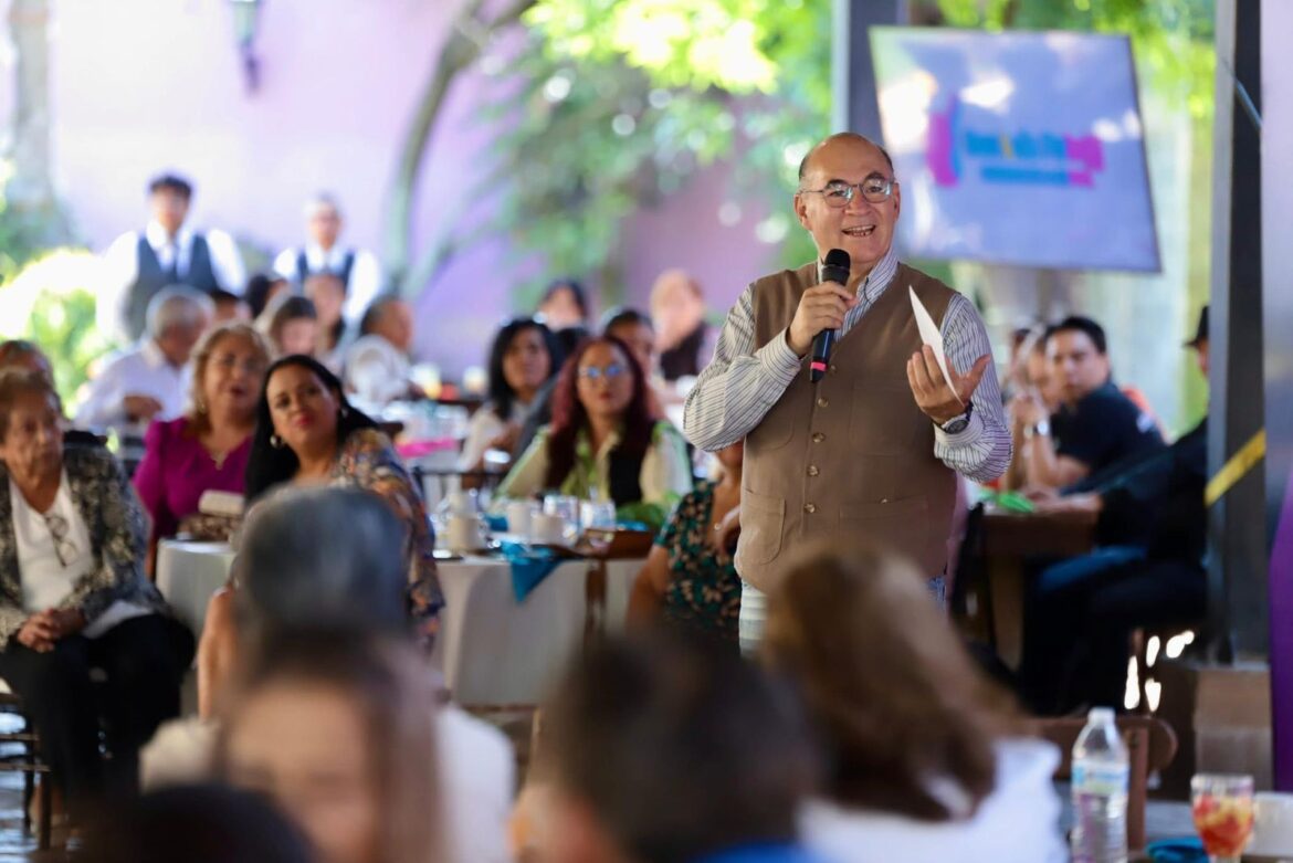 Alcalde Enrique Galindo se reúne con más de 200 promotoras culturales de colonias