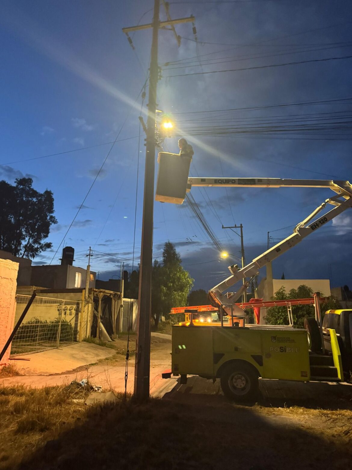 Ayuntamiento de SLP refuerza iluminación en zonas oscuras para mayor seguridad