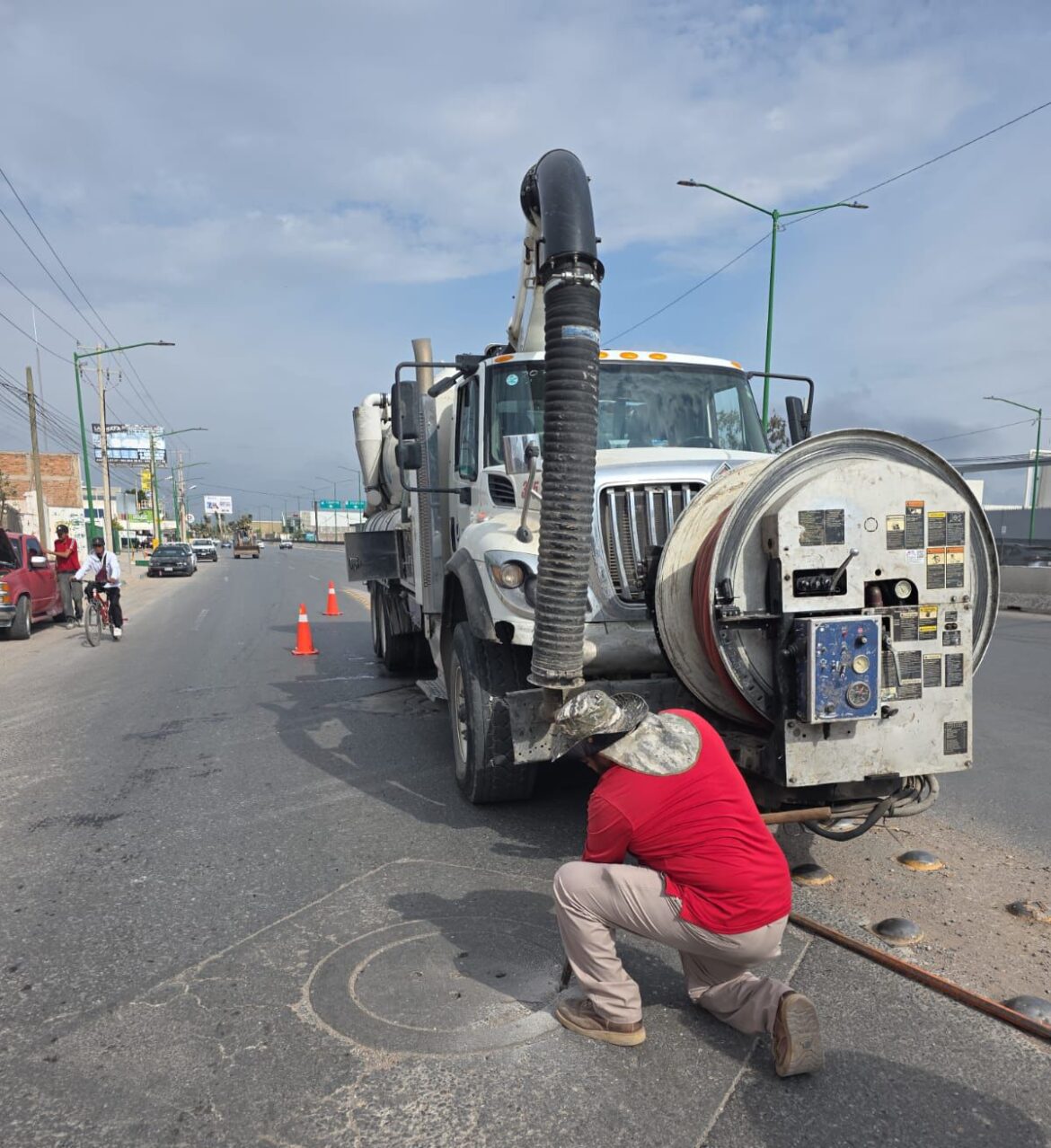 Interapas retira cerca de 500 kilos de basura del drenaje en la última semana
