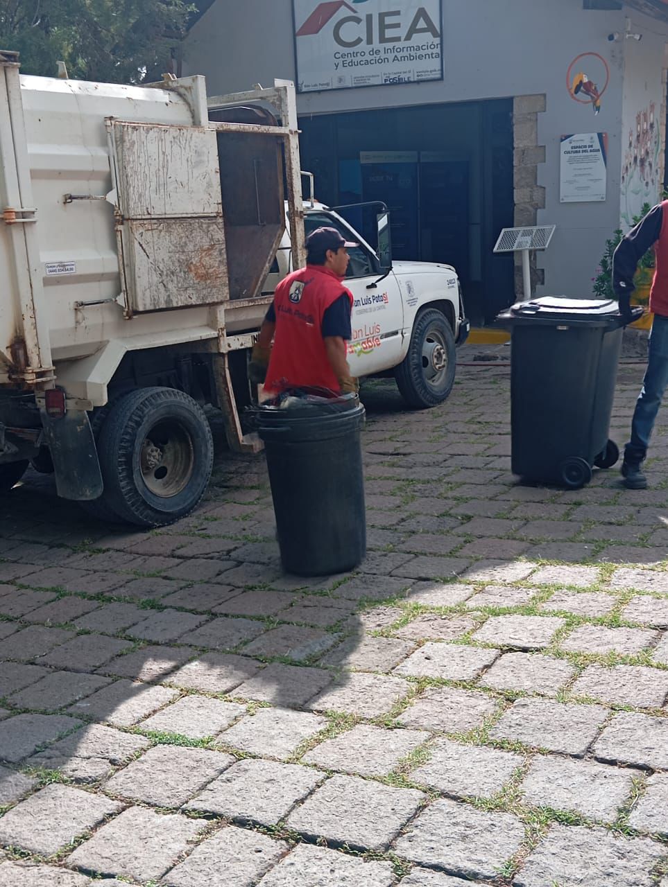 Refuerza ayuntamiento limpieza en zonas ecológicas y habitacionales de San Luis Capital