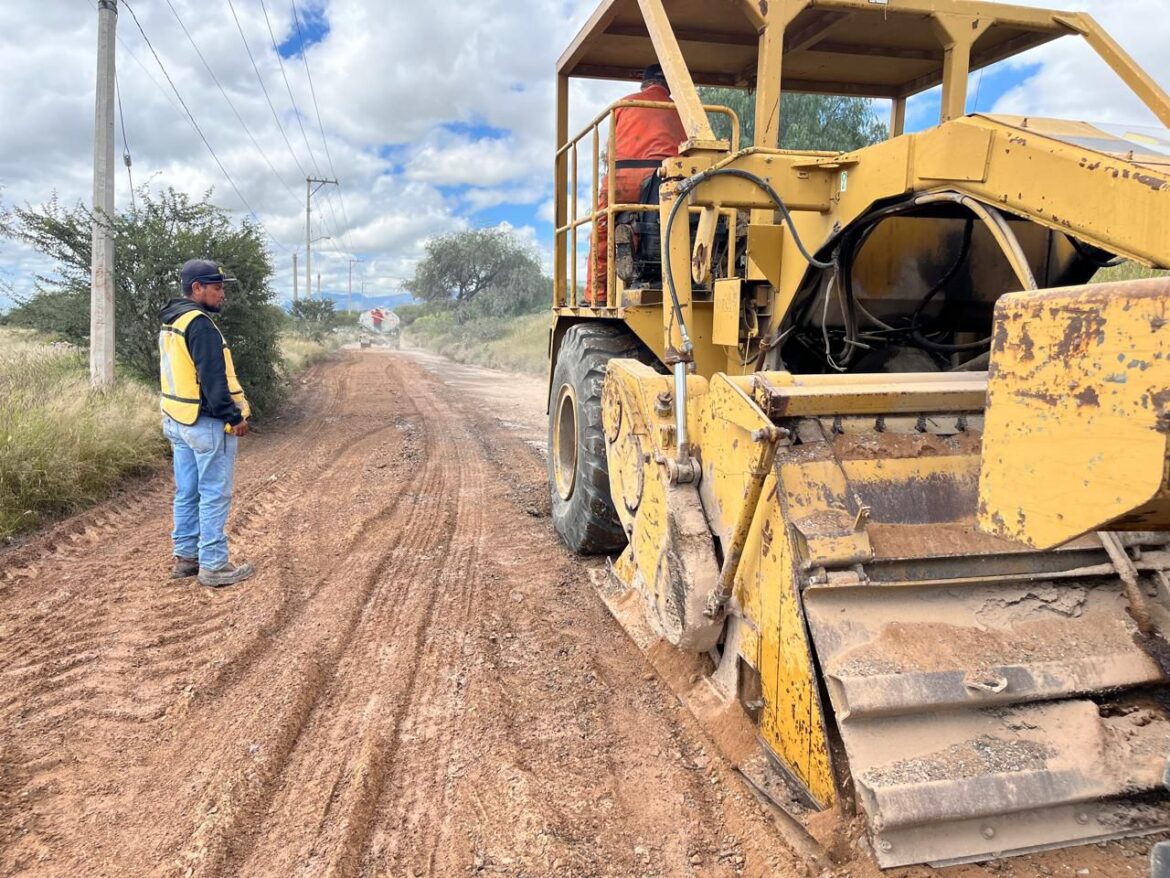 Gobierno de la Capital repara camino de La Pila a Cerritos