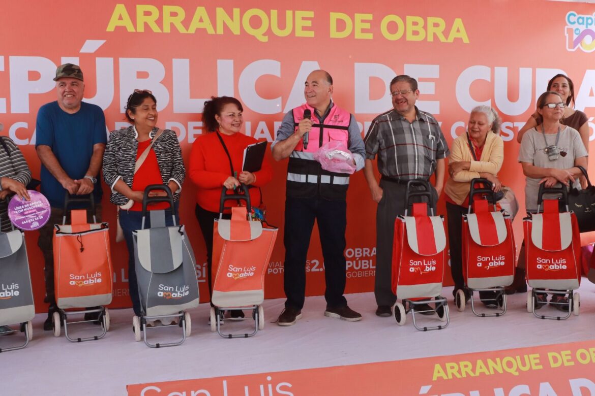Alcalde Enrique Galindo da inicio a obra vial en la Satélite, la número 32 en un mes