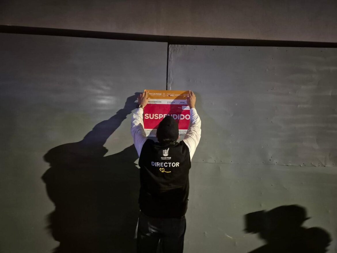 Comercio Municipal clausura bar en Lomas del Tecnológico tras hechos delictivos