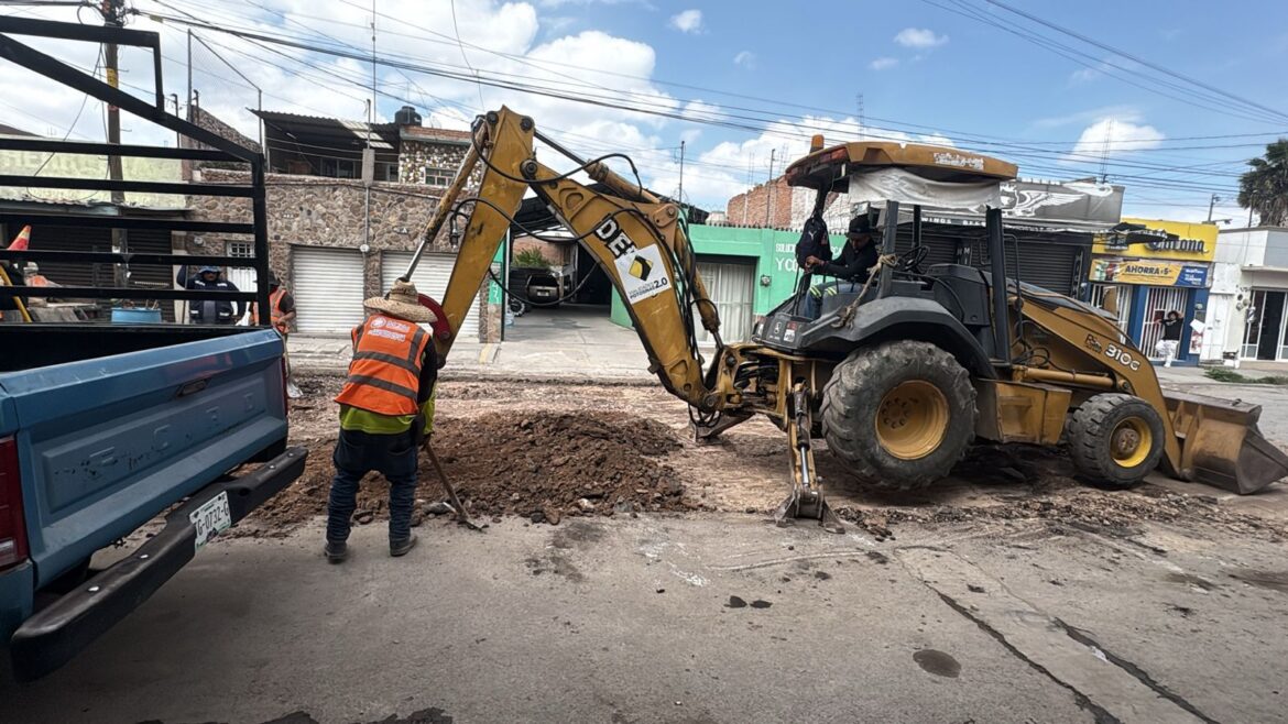 El Ayuntamiento de la Capital intensifica este lunes los trabajos de bacheo en más de 30 calles de toda la ciudad