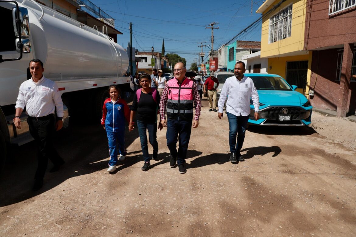 Más movilidad y calidad de vida para la colonia Santa Fe: Alcalde Galindo supervisa regeneración vial y sustitución de drenaje