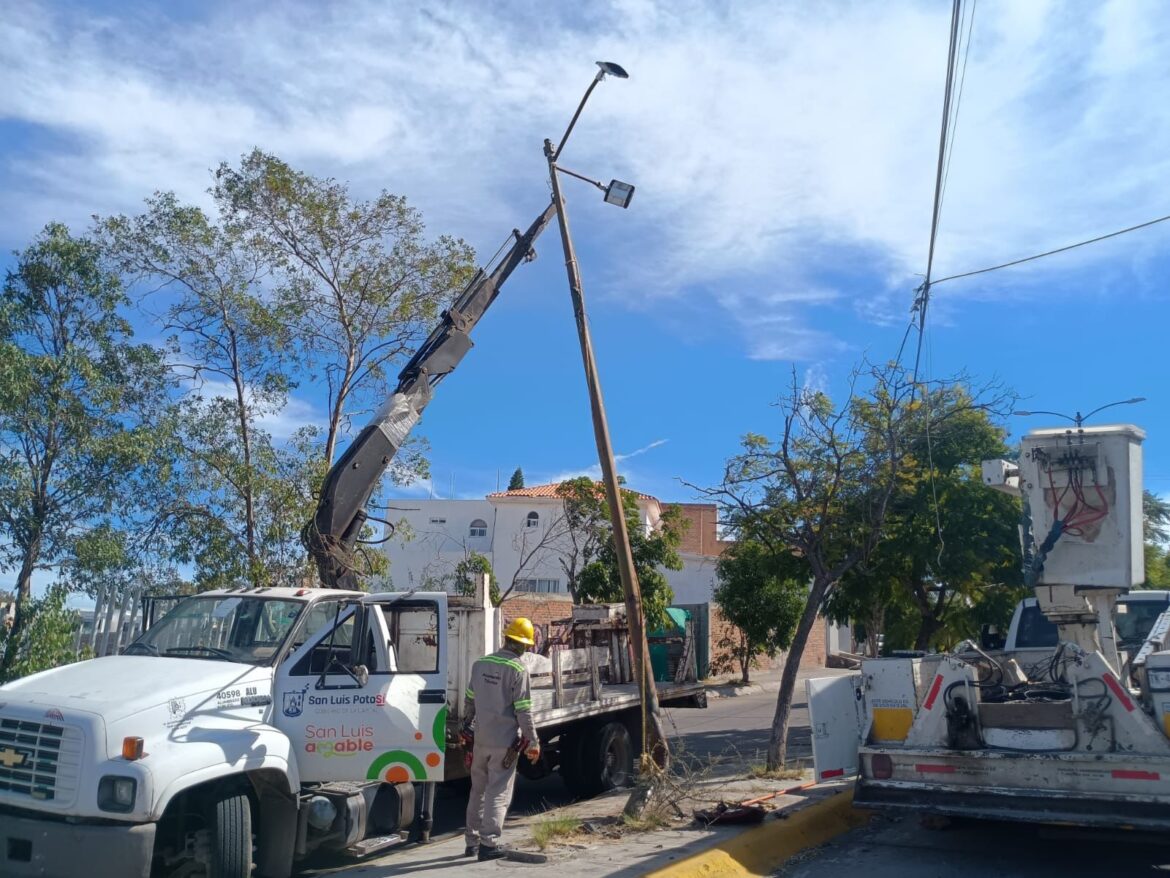 Refuerza Ayuntamiento de SLP mantenimiento a red de alumbrado público