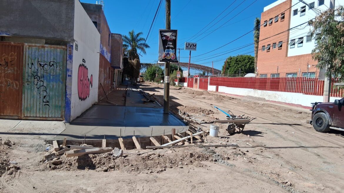 Vialidades Potosinas suma más de 1,500 m² en banquetas, rampas y pavimento esta semana