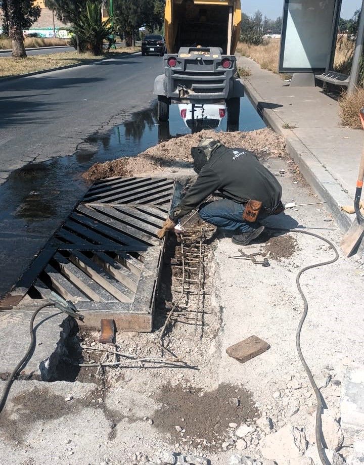 Gobierno de la Capital repara rejillas pluviales para hacer las vialidades más seguras y funcionales